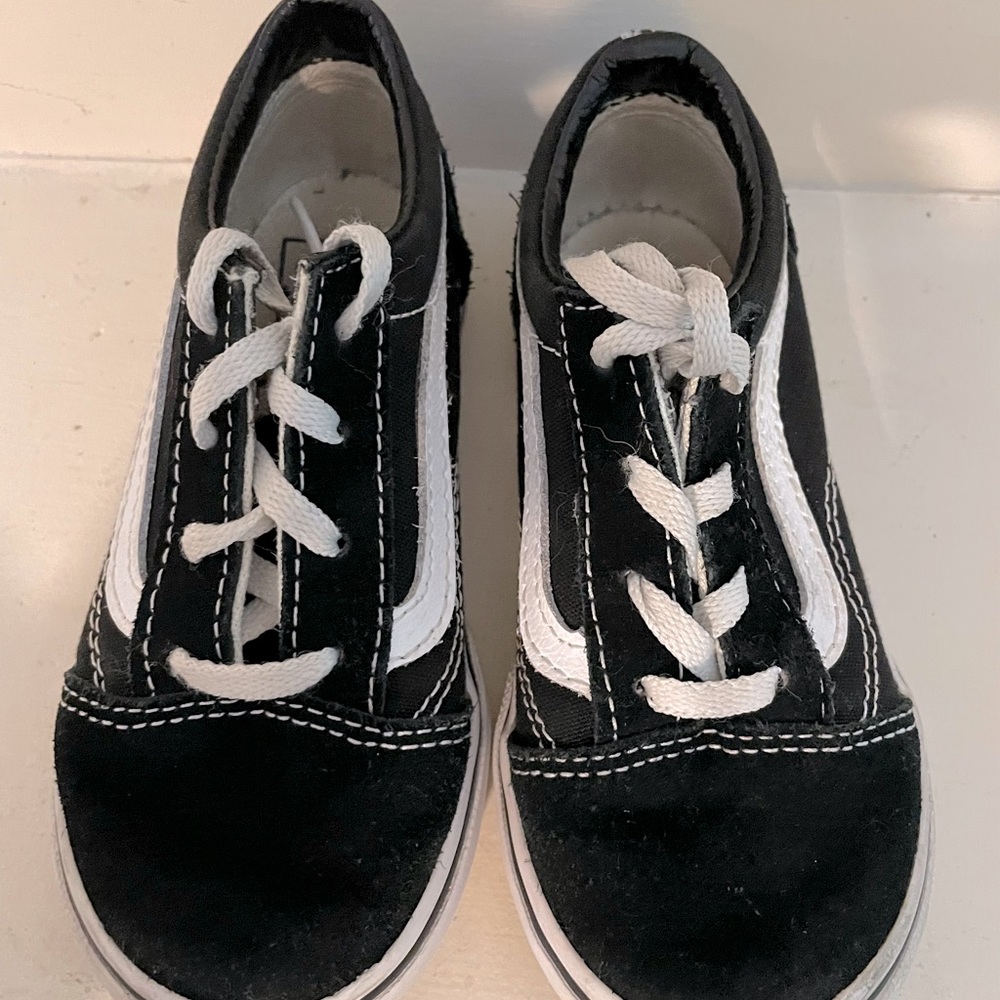 Toddler Vans size 9 🖤🤍🖤